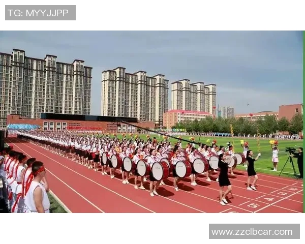 足球明星摆饰高清大图展现球场英姿与艺术风采完美融合 足球明星摆饰高清大图展现球场英姿与艺术风采完美融合