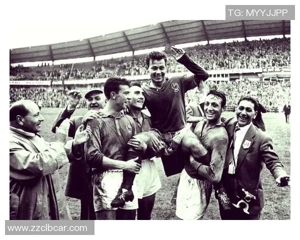 足球历史上十大英勇逝世球星的故事与传奇回顾