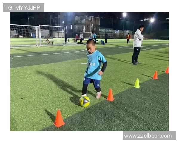 球星同款足球长袖训练服舒适透气助力绿茵场上挥洒激情 球星同款足球长袖训练服舒适透气助力绿茵场上挥洒激情